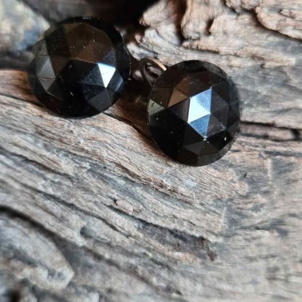 POER000005 | Vintage Black Faceted Glass Screw-Back Earrings